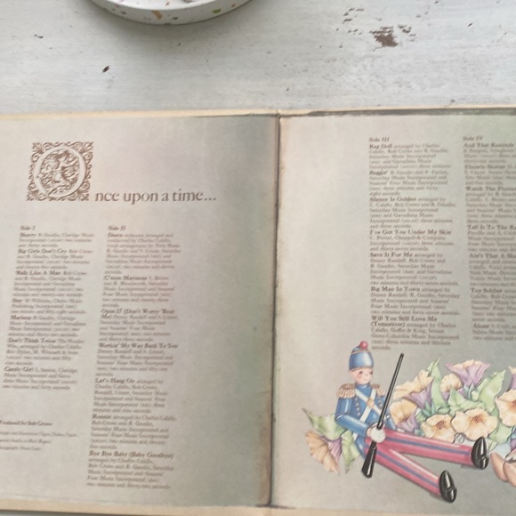 1975 The Four Seasons Frankie Valli Two Record Greatest Hits Vinyl Record Album - Picture 3 of 16